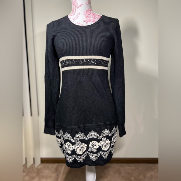 Cashmere Wool Black Sweater Dress Cream Lace Detail – Elegant Long Sleeve Knit - Picture 1 of 6